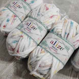 Веллуто Мини колор 8112 белый желто беж розовые крапинки